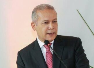 El periodista Rafael Núñez expresó su asombro ante la persistencia de las élites haitianas en avanzar en la construcción de un canal, sin atender a las especificaciones técnicas adecuadas, en un escenario de incapacidad para edificar un futuro auspicioso para su nación. Núñez apuntó que esta gestión refleja una continuación del error, llevada a cabo de manera unilateral.