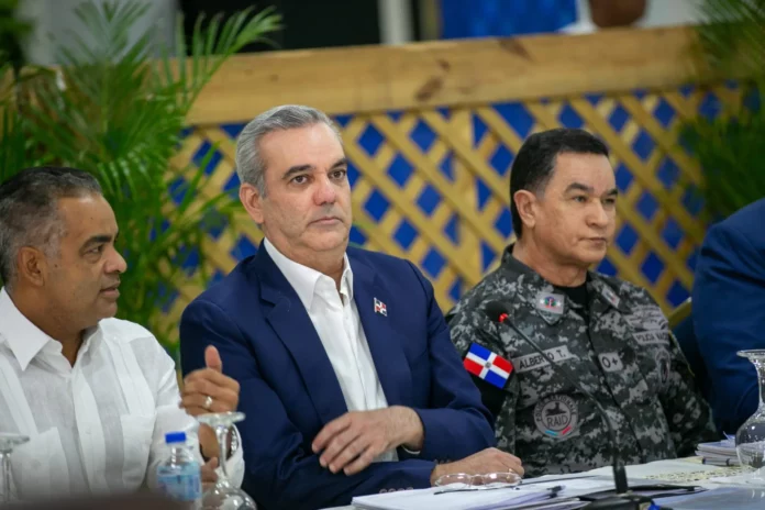 Luis Abinader encabeza reunión de seguridad ciudadana Dando continuidad a las acciones del Gobierno para el fortalecimiento del Plan de Seguridad Ciudadana, el presidente Luis Abinader encabeza la reunión de cada lunes en el Palacio de la Policía Nacional.