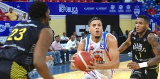 El refuerzo Omar Silverio presentó credenciales con el club San Lázaro y lo impulsó este martes al triunfo 102-96, en tiempo extra, sobre el Rafael Barias, en el inicio de la Fase de Eliminación del 47 Torneo de Basket Superior del Distrito Nacional (TBS Distrito 2023), partido efectuado en el Palacio de los Deportes Virgilio Travieso Soto.