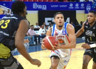 El refuerzo Omar Silverio presentó credenciales con el club San Lázaro y lo impulsó este martes al triunfo 102-96, en tiempo extra, sobre el Rafael Barias, en el inicio de la Fase de Eliminación del 47 Torneo de Basket Superior del Distrito Nacional (TBS Distrito 2023), partido efectuado en el Palacio de los Deportes Virgilio Travieso Soto.