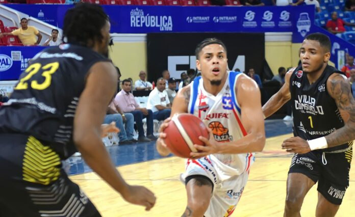 El refuerzo Omar Silverio presentó credenciales con el club San Lázaro y lo impulsó este martes al triunfo 102-96, en tiempo extra, sobre el Rafael Barias, en el inicio de la Fase de Eliminación del 47 Torneo de Basket Superior del Distrito Nacional (TBS Distrito 2023), partido efectuado en el Palacio de los Deportes Virgilio Travieso Soto.