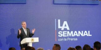 El presidente de la República, Luis Abinader, así como autoridades de salud del país, defendieron la tarde de este lunes las cifras que el Gobierno ofrece a la población en torno al dengue, sobre todo, sobre la cantidad de fallecidos, la cual está cifrada en 11, hasta el momento.