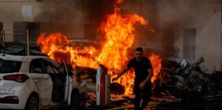 Decenas de hombres armados de Hamás consiguieron infiltrarse en el sur de Israel en un fallo sin precedentes del sistema de defensa e inteligencia. El primer ministro de Israel, Benjamin Netanyahu, dijo que su país "estaba en guerra".