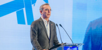 El presidente Luis Abinader promulgó este sábado la Ley 57-23, que crea un régimen de incentivos fiscales a la aviación civil comercial nacional e internacional.