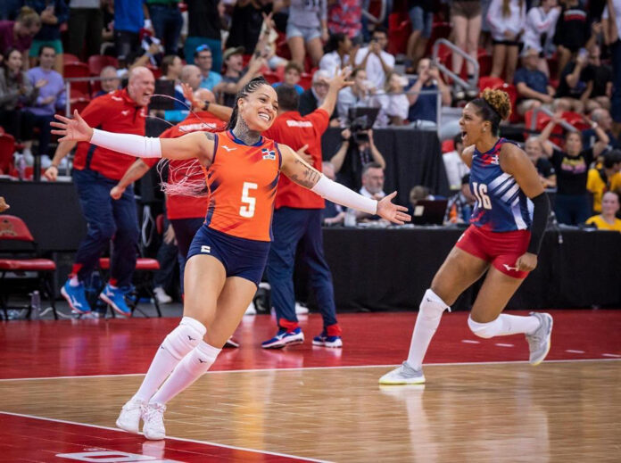 Un famoso ranking de referencia mundial coloca a la dominicana Brenda Castillo como la segunda mejor jugadora de Voleibol de todos los tiempos, solo superada por la surcoreana Yeon-koung Kim.