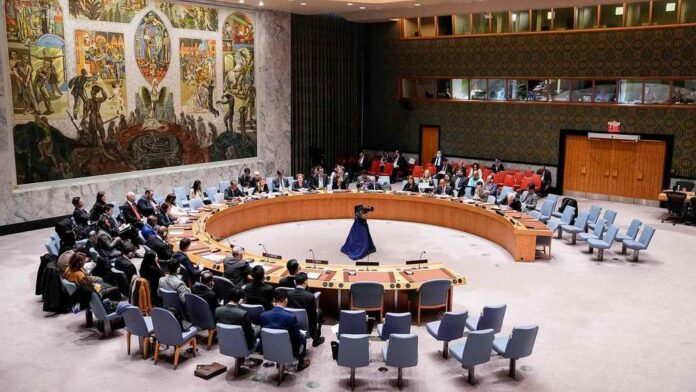 El Consejo de Seguridad de la ONU aprobó este jueves por unanimidad renovar por un año más el régimen de sanciones contra Haití, que lleva vigente desde octubre de 2022, en una rara muestra de consenso en el máximo órgano de decisión en Naciones Unidas.