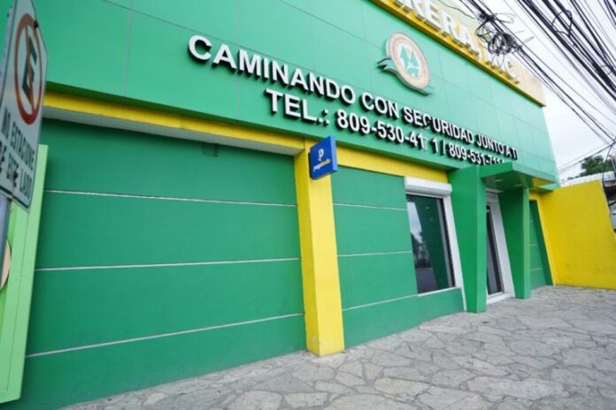 El Ministerio Público informó la noche de este miércoles que puso en marcha la Operación Búho, producto de una investigación de varios meses y por la cual apresó a siete directivos de la Cooperativa de Ahorros y Crédito Herrera (Coopherrera) a los que atribuyen haber cometido un fraude por RD$2,500 millones, "que perjudicó a miles de personas"
