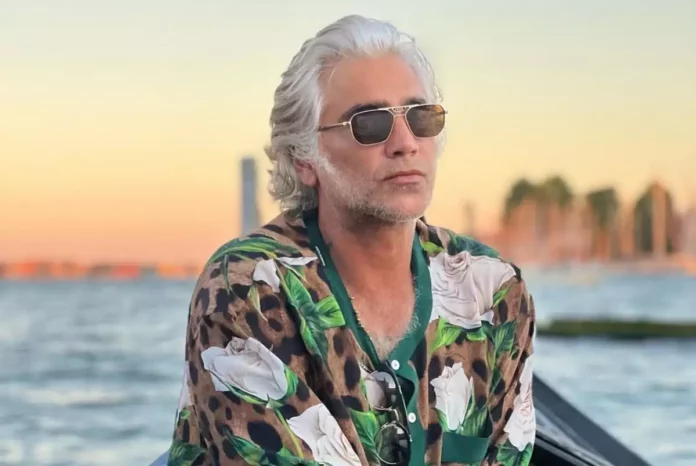 Lalo Carrillo, conductor de De Primera Mano, aseguró que el pasado 3 de octubre, Alejandro Fernández dio un concierto en la Arena Ciudad de México como parte de un evento privado de conferencias sobre maquillaje; sin embargo, El Potrillo no había estado totalmente consiente durante el espectáculo.