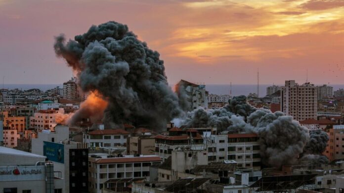 Al menos 493 palestinos han muerto en Gaza, entre ellos 91 niños, en dos días de guerra entre las milicias de la Franja e Israel, que ha bombardeando intensamente la franja durante la noche.
