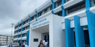 Amplían camas y facilitan realización de pruebas ante el brote dengue Ante el aumento de los casos sospechosos de dengue, que asciende a 14,089 en lo que va de año, con 13 muertes asociadas al virus, las autoridades de Salud Pública anunciaron ayer nuevas medidas para enfrentar el brote.