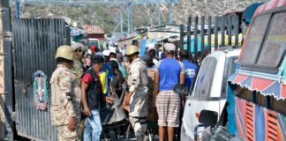El Gobierno haitiano abrió ayer sus puertas en esta zona fronteriza para permitir que sus compatriotas que se dedican al comercio pudieran ingresar al territorio dominicano a retirar sus mercancías almacenadas en el mercado binacional.