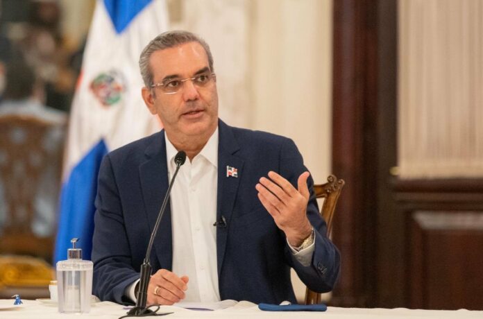 El presidente de la República Dominicana, Luis Abinader, expresó su enérgica condena a los ataques terroristas de Hamás contra Israel la madrugada de este sábado, que se ha saldado con más de 300 muertos palestinos e israelíes.