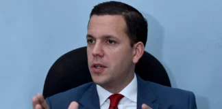 El director del Instituto Nacional de Tránsito y Transporte Terrestre (Intrant), Hugo Beras, aseguró que la suspensión del contrato para mejorar la red de semáforos en el Gran Santo Domingo se trata de algo “temporal” y que está en manos del equipo legal de esa institución.