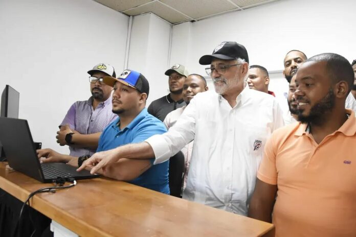 La Liga de Béisbol Profesional de República Dominicana (LIDOM) marcó este lunes el inicio del sistema de reloj que habrá de funcionar en el campeonato 2023-24 que arranca este próximo 19 de octubre.