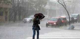 La Onamet informó que el territorio dominicano seguirá bajo la influencia de una vaguada que se desprende de la tormenta tropical Philippe, y combinada con el viento húmedo y cálido de componente sur/sureste mantendrá el ambiente favorable para que ocurran formaciones nubosas significativas con aguaceros moderados a fuertes en ocasiones, tormentas eléctricas, ráfagas de viento y posibles granizadas.
