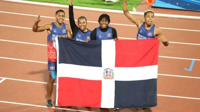 La República Dominicana ganó la medalla de oro en el relevo mixto 4x400 metros de los Juegos Panamericanos, con un gran cierre de Marielidy Paulino.