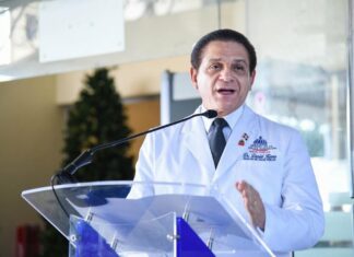 El ministro de Salud Pública, doctor Daniel Rivera, informó este lunes que hasta ahora han contabilizado unos 12,900 afectados por dengue, pero que con la sumatoria de esta semana es posible que lleguen a unas 13,900 o 14 mil personas impactadas por la enfermedad. En el caso de muertes reportaron un total de 11 casos de letalidad.