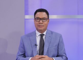 Namphi Rodríguez asegura pensamiento de Hans Kelsen influyó en los modelos constitucionales de Latinoamérica El abogado y catedrático Namphy Rodríguez destacó que, a través de los estudios del manifiesto de Carl Schmitt, sobre El Defensor de la Constitución y el ensayo de Hans Kelsen, sobre Quién debe ser el Defensor de la Constitución han servido de antecedente al constitucionalismo moderno.