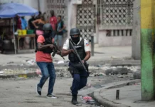 El Consejo de Seguridad aprobó hace un momento el envío de una fuerza multinacional a Haití encabezada por Kenia para ayudar a combatir las pandillas violentas en el atribulado país caribeño.