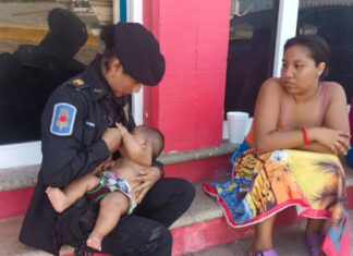 Policía mexicana amamanta a un bebé que no había comido en días tras el huracán Otis
