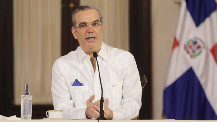 El presidente de la República, Luis Abinader, ha convocado a una reunión de alto nivel con el propósito de ampliar y fortalecer las operaciones destinadas a erradicar la población del mosquito Aedes Aegypti y continuar reduciendo la incidencia del dengue en el país.