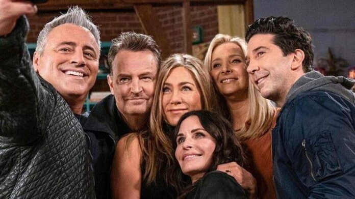 Elenco de "Friends" está "totalmente devastado" por muerte de Matthew Perry El elenco de la serie "Friends" dijo estar "totalmente devastado" por la muerte de Matthew Perry, en un comunicado publicado por la revista People este lunes.