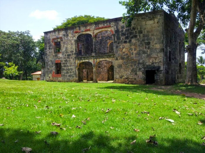 El ingenio de Engombe es uno de los más importantes ejemplos del patrimonio industrial dominicano de tiempos de la colonia. Estuvo destinado por varios siglos a la fabricación de azúcar de caña.