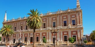 El Archivo General de Indias rescató en su documento del mes de octubre el traslado en 1795 de los restos del navegante Cristóbal Colón a Cuba desde Santo Domingo, en cuya catedral reposaban desde que fueron llevados en la primera mitad del siglo XVI, tras haber descansado un tiempo en la Cartuja de Sevilla.