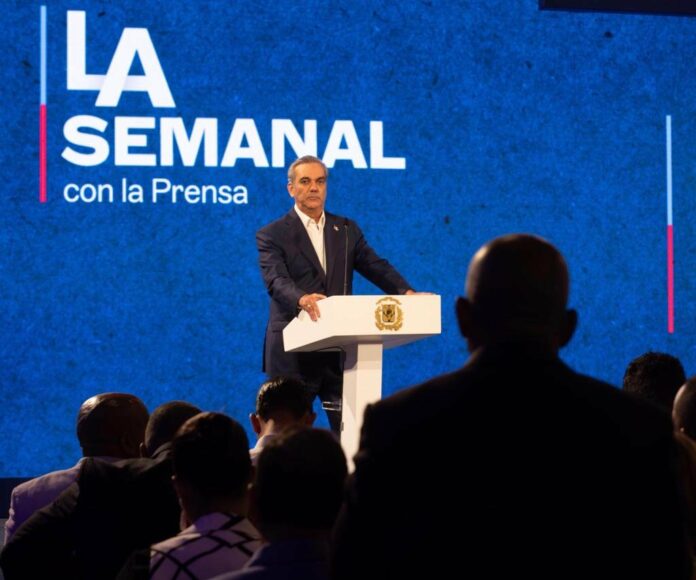 El presidente de la República, Luis Abinader dijo que responderá “en los próximos días” la razón por la cual mantiene en el cargo al director de la Policía Nacional (PN), general Eduardo Alberto Then, a pesar de que debe ser sustituido, según la vigente ley.