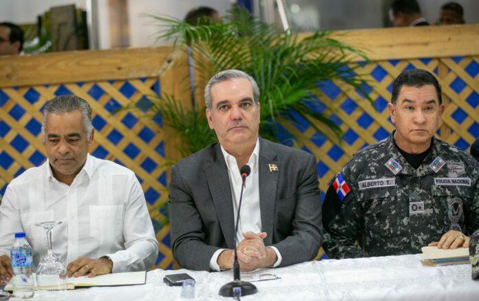 El presidente Luis Abinader encabezó este lunes en el Palacio de la Policía la reunión para el fortalecimiento del Plan de Seguridad Ciudadana.