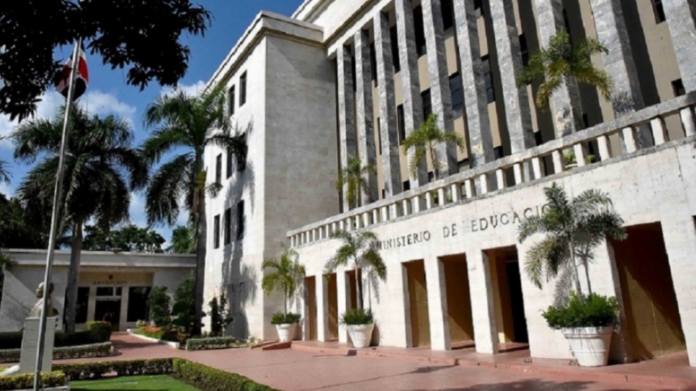 Reportan incendio en el Ministerio de Educación La mañana de este miércoles se registra incendio en las instalaciones del Ministerio de Educación de la República Dominicana (Minerd).