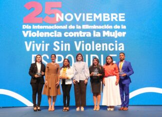 En un acto encabezado por la vicepresidenta de la República, Raquel Peña, la Primera Dama, Raquel Arbaje, y la ministra de la Mujer, Mayra Jiménez, el gobierno conmemoró el Día Internacional de la Eliminación de la Violencia Contra la Mujer, instituido por las Naciones Unidas y en el que también se recuerdan a las Hermanas Mirabal: Patria, Minerva y María Teresa como símbolos mundial de la lucha para mitigar cualquier forma de agresión hacia las mujeres.