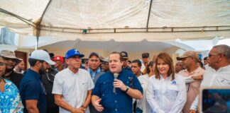 Como parte del compromiso asumido por el Gobierno del presidente, Luis Abinader, con asistir a las familias afectadas por el disturbio tropical del pasado fin de semana, el ministro Administrativo de la Presidencia, José Ignacio Paliza, se trasladó este viernes a la provincia Duarte para distribuir más ayudas junto a las autoridades locales y el doctor Cruz Jiminián quien se encontraba realizando un operativo médico en la zona.