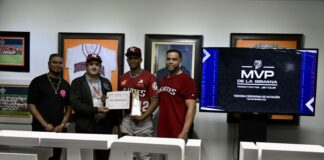 Pablo Reyes y Paolo Espino fueron seleccionados este martes los peloteros MVP de la Semana, presentado por Jetour, al recibir el voto preferencial de la crónica deportiva nacional en la ceremonia realizada en el Palco Ejecutivo del estadio Francisco Micheli, hogar de los Toros del Este.