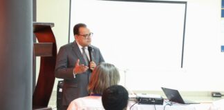 Edeeste hace contacto directo con sus clientes para conocer inquietudes y procurar soluciones El Gerente General de la Empresa Distribuidora de Electricidad del Este (Edeeste) informó que está sacando las oficinas de su zona de confort, en una estrategia de contacto directo con los comunitarios para ofrecer servicios con la calidad que se requiere y escuchar y atender al cliente como éste se merece.