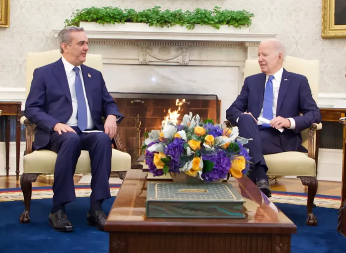 Los presidentes Luis Abinader y Joe Biden, de República Dominicana y Estados Unidos, respectivamente, centraron su reunión sobre la crisis en Haití y en el estrechamiento de la cooperación económica entre ambas naciones.