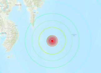 Un terremoto de magnitud 7,2 en la escala abierta de Richter ha sacudido este viernes el sur de Filipinas. De ello han informado las autoridades del país, que por el momento han descartado la alerta de tsunami.