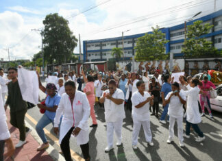 Abinader niega exista plan para privatizar Maternidad de Los Mina El presidente Luis Abinader calificó de "chantaje" la protesta realizada en la Maternidad de Los Mina, amparada en una supuesta privatización del centro hospitalario.