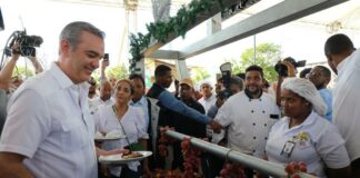 El presidente Luis Abinader encabezó este domingo el lanzamiento de Navidad del Cambio 2023, con el que se ofrecerán unos 10 millones de raciones de almuerzos y cenas navideñas, a través de los 106 comedores económicos.