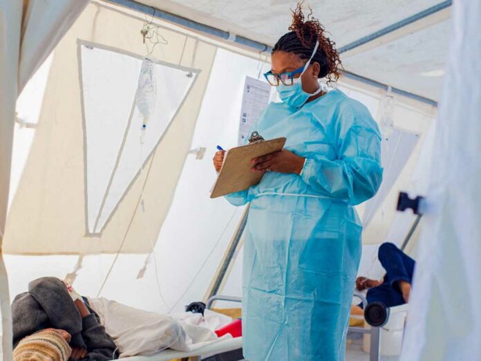 El brote de cólera que se inició en La Ciénaga, Barahona, se ha diseminado por distintos barrios de esa ciudad del sur, informaron médicos de la región.