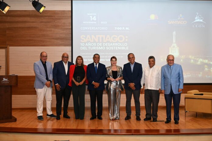 La ciudad de Santiago se hizo presente la noche del pasado martes 14 de noviembre para la celebración del 10 Aniversario del Clúster Santiago Destinó Turístico, realizada en el Centro Cultural Eduardo León Jimenes.