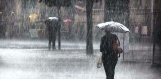 La Oficina Nacional de Meteorología (Onamet) informó la mañana de este viernes que monitorea un potencial ciclón tropical, ubicado a unos 415 kilómetros al oeste/suroeste de Kingston, Jamaica, con vientos máximos sostenidos de hasta 55 kph y se desplaza hacia el noreste a una velocidad de 17 kph.