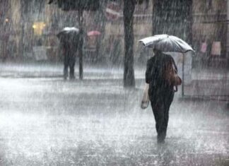 La Oficina Nacional de Meteorología (Onamet) informó la mañana de este viernes que monitorea un potencial ciclón tropical, ubicado a unos 415 kilómetros al oeste/suroeste de Kingston, Jamaica, con vientos máximos sostenidos de hasta 55 kph y se desplaza hacia el noreste a una velocidad de 17 kph.