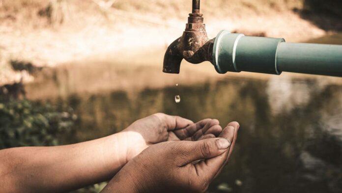 Residentes de las comunidades costeras de Bahoruco, La Ciénaga, El Arroyo y Juan Esteban, denunciaron que temen un brote de cólera debido a la escasez de agua que ha persistido durante los últimos dos meses.