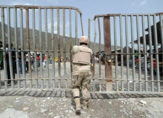 Haitianos rompen candados de puerta fronteriza en Dajabón para cruzar