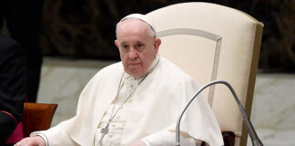 El papa Francisco recibió este miércoles a un grupo de mujeres trans en el Vaticano para una comida en honor de la Jornada Mundial de los Pobres. Este acontecimiento sucede luego del reciente anuncio del sumo pontífice de permitir a las personas trans ser bautizadas y actuar como padrinos.