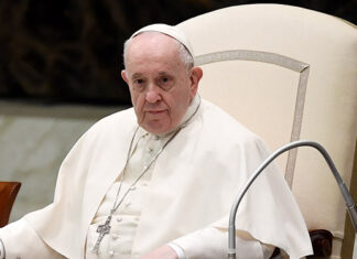 El papa Francisco recibió este miércoles a un grupo de mujeres trans en el Vaticano para una comida en honor de la Jornada Mundial de los Pobres. Este acontecimiento sucede luego del reciente anuncio del sumo pontífice de permitir a las personas trans ser bautizadas y actuar como padrinos.