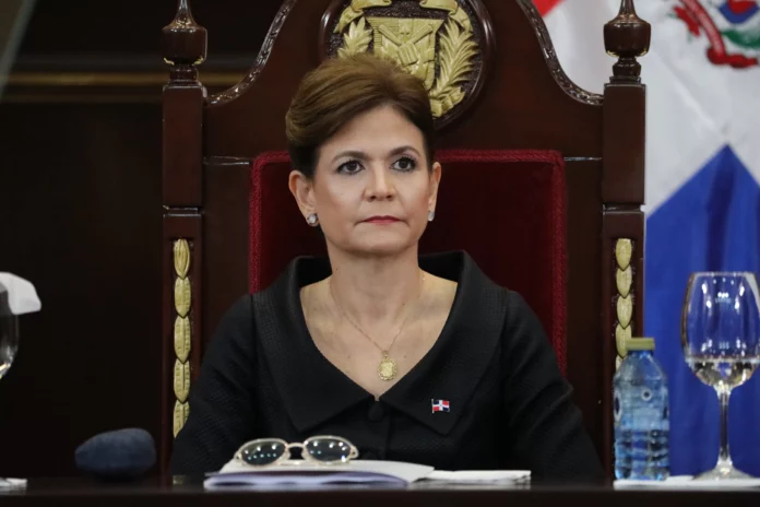 La vicepresidenta de la República, Raquel Peña, aseguró que “falló todo”, al referirse al incidente ocurrido en la Zona Colonial el pasado sábado, donde decenas de personas irrumpieron en la propiedad privada mientras celebraban día de Halloween.