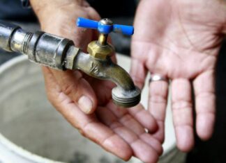 A cuatro días de las intensas lluvias que dejaron 25 fallecidos en República Dominicana, más de un millón de personas continúan sin acceso a agua potable, confirmó el Instituto Nacional de Agua Potable y Alcantarillados (Inapa).