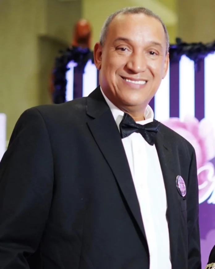 La Policía Nacional informó que fue apresado la tarde de este martes el presunto autor de la muerte del folclorista dominicano Víctor Erarte (Vitico), quien fue asesinado la noche del 30 de octubre del 2022 en su residencia del sector Los Jardines Metropolitanos en Santiago.